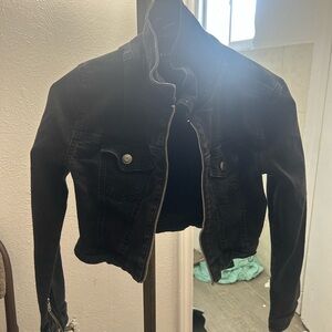 Size: Extra Small 
Used black jean jacket but in perfect condition! :) 
#junior
